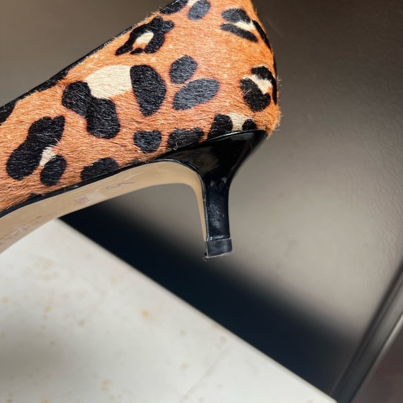 Charles David Tan Black/Tan Drew Leopard Calf Hair kitten Pumps - Picture 3 of 6
